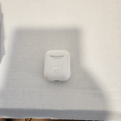 Apple - AirPods with Charging Case (2nd generation) - White