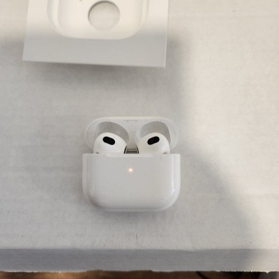 Apple AirPods (3rd Generation) with Lightning Charging Case